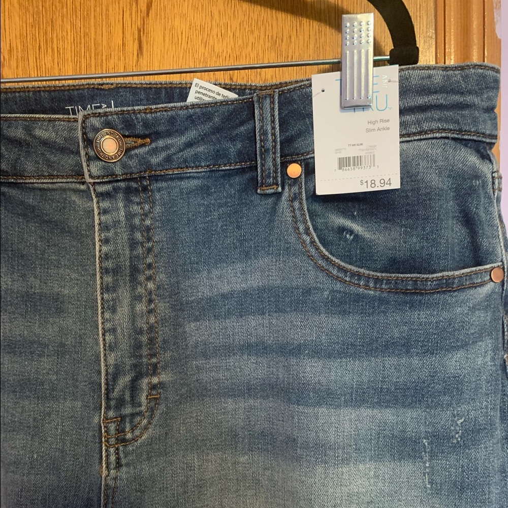 Brand New Lightwash Plus Jeans